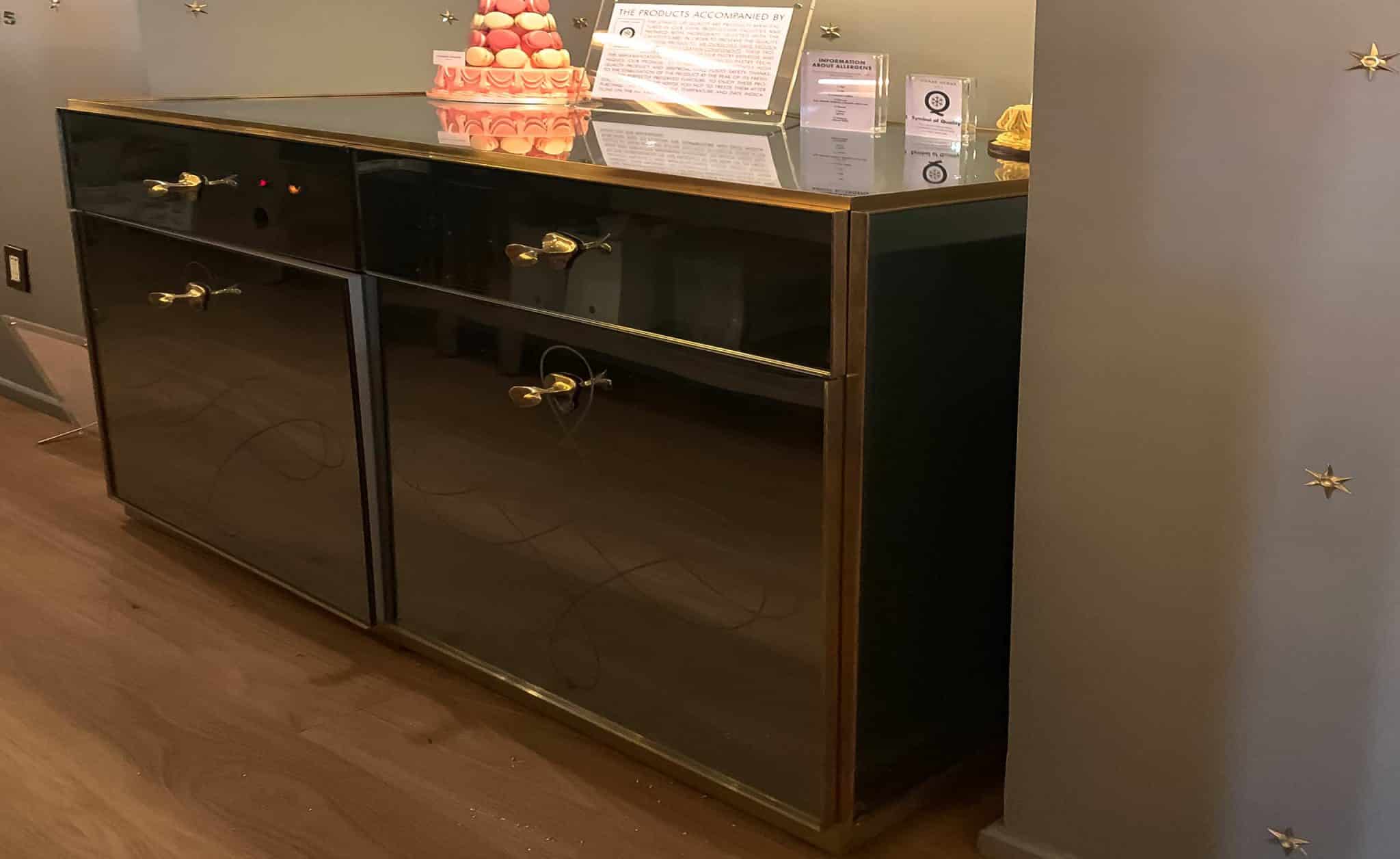 VMI-Hospitality-DisplayCases-2