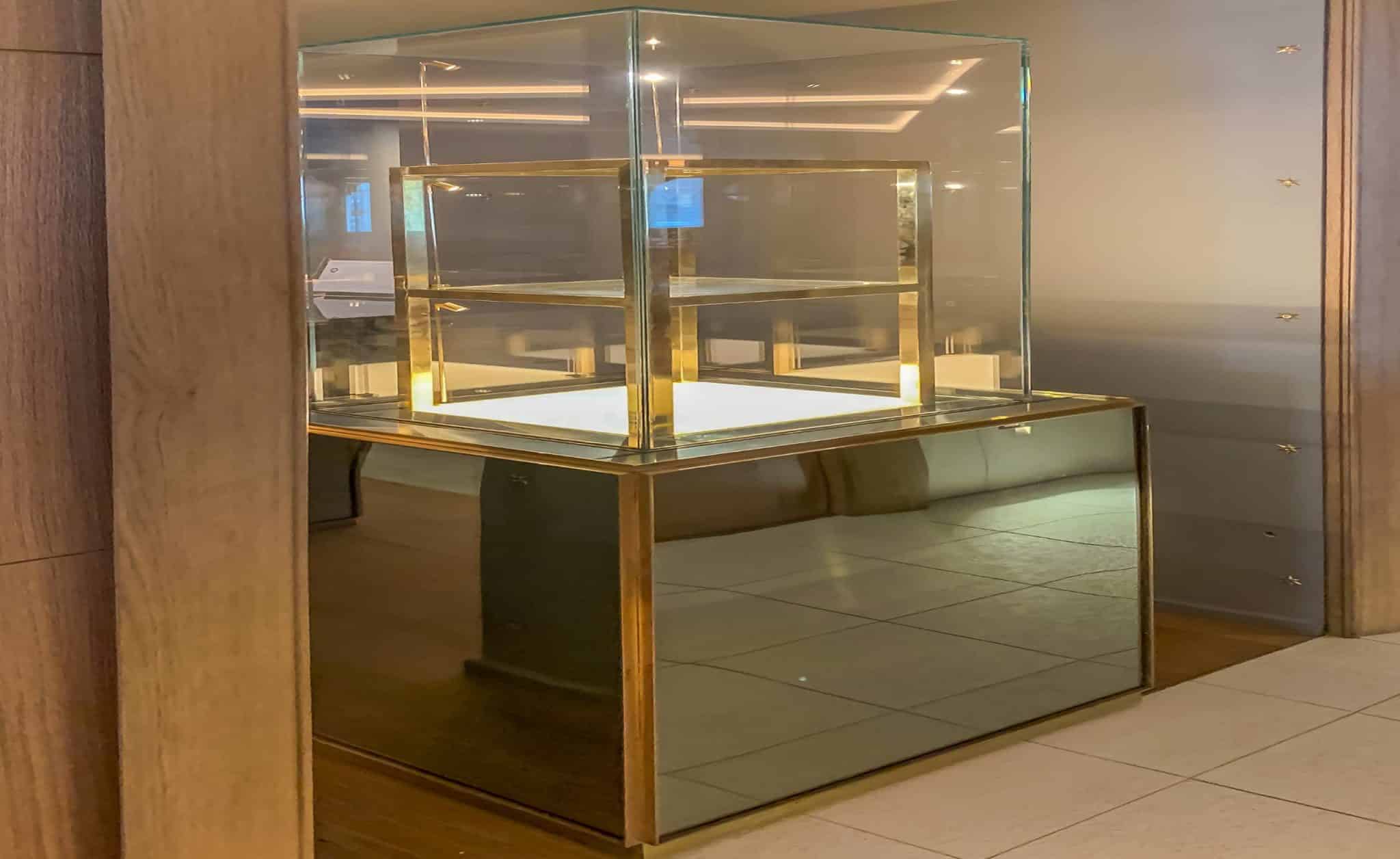 VMI-Hospitality-DisplayCases-3