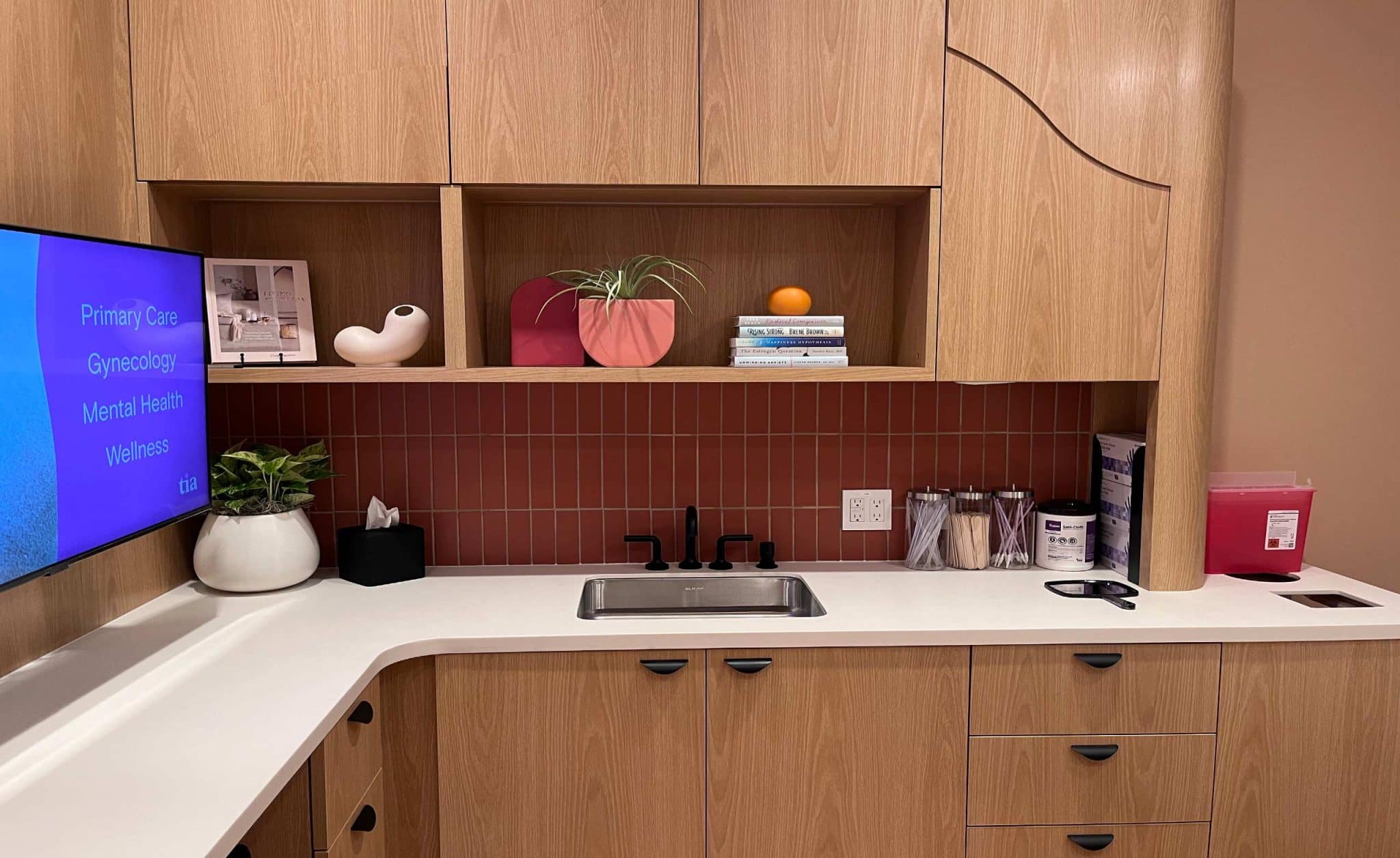 VMI-Industries-Heathcare-CustomCabinetry -1