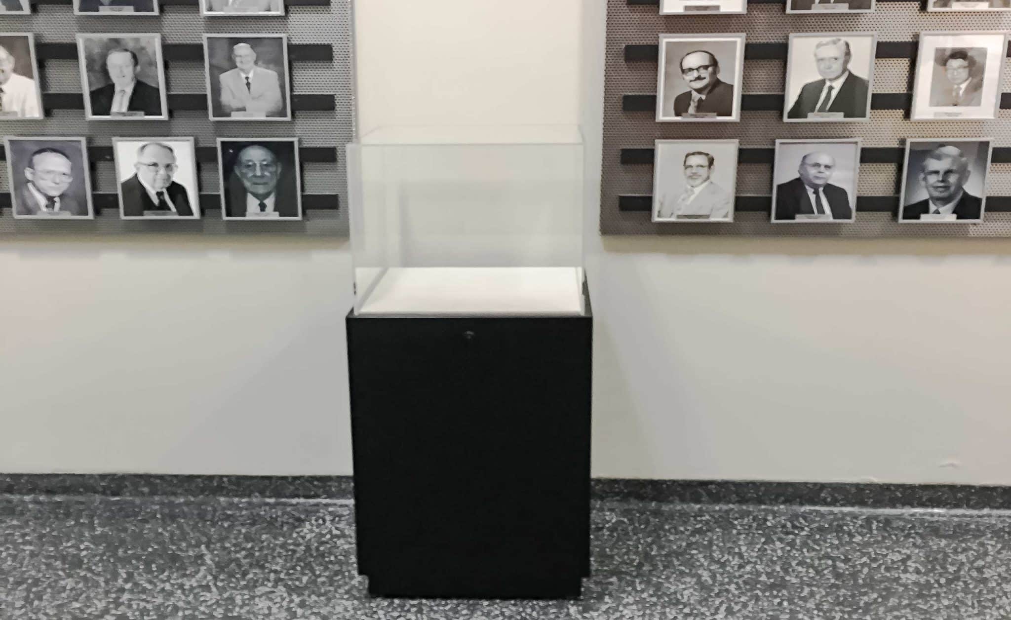 VMI-Institutions-DisplayCases-3